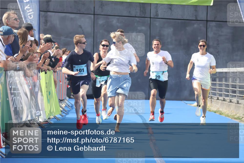 11.08.2024 - GEWOBA Citytriathlon Bremen Lena Gebhardt http://msf.ph/oto/6787165 11.08.2024 11:14:32 Ziel 20, 33, 101 meine-sportfotos.de
