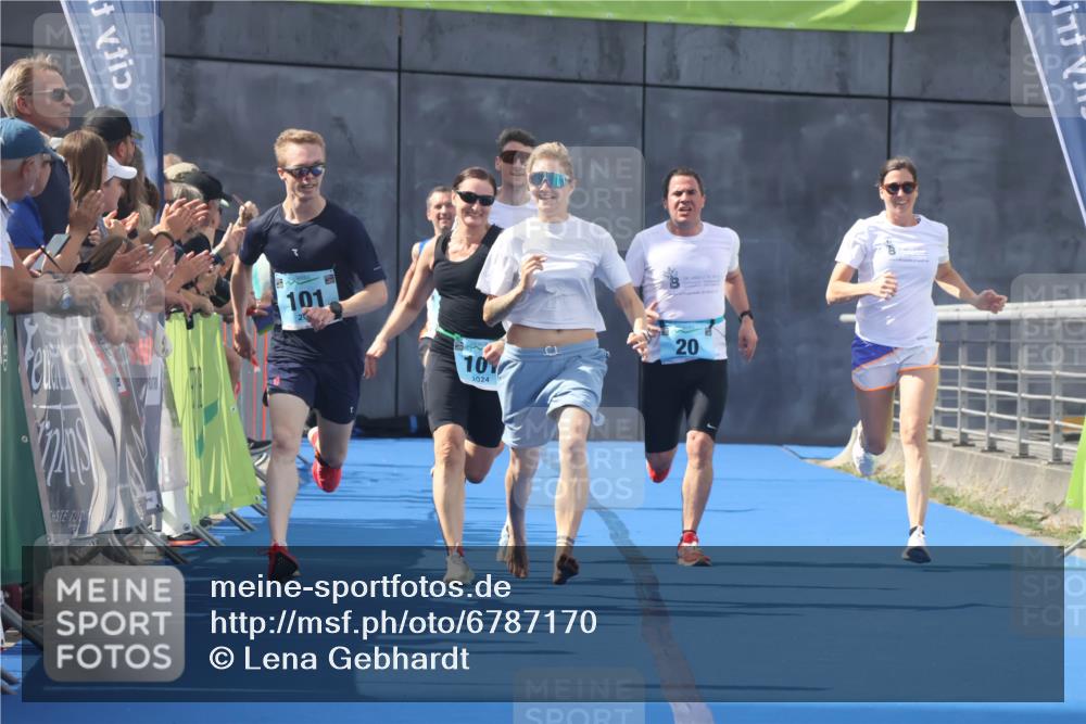 11.08.2024 - GEWOBA Citytriathlon Bremen Lena Gebhardt http://msf.ph/oto/6787170 11.08.2024 11:14:32 Ziel 20, 33, 101 meine-sportfotos.de