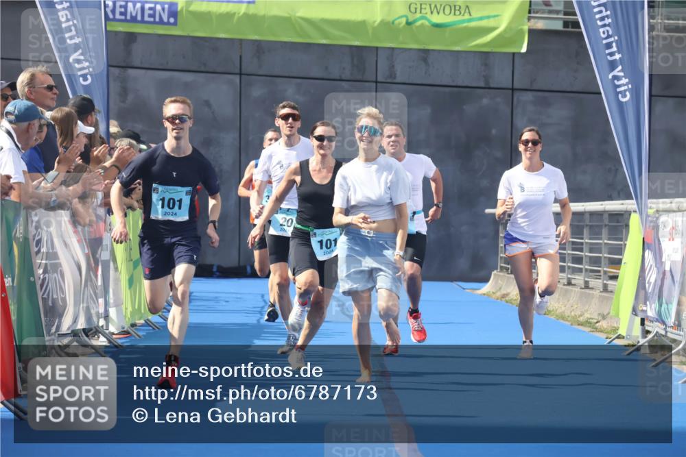11.08.2024 - GEWOBA Citytriathlon Bremen Lena Gebhardt http://msf.ph/oto/6787173 11.08.2024 11:14:32 Ziel 20, 33, 101 meine-sportfotos.de