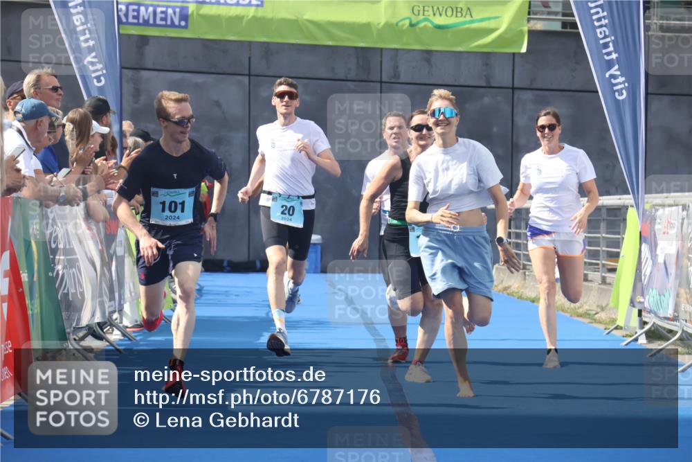 11.08.2024 - GEWOBA Citytriathlon Bremen Lena Gebhardt http://msf.ph/oto/6787176 11.08.2024 11:14:33 Ziel 20, 33, 101 meine-sportfotos.de