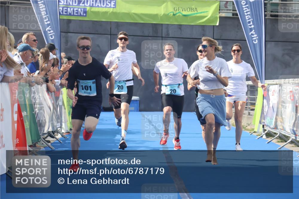 11.08.2024 - GEWOBA Citytriathlon Bremen Lena Gebhardt http://msf.ph/oto/6787179 11.08.2024 11:14:33 Ziel 20, 33, 101 meine-sportfotos.de