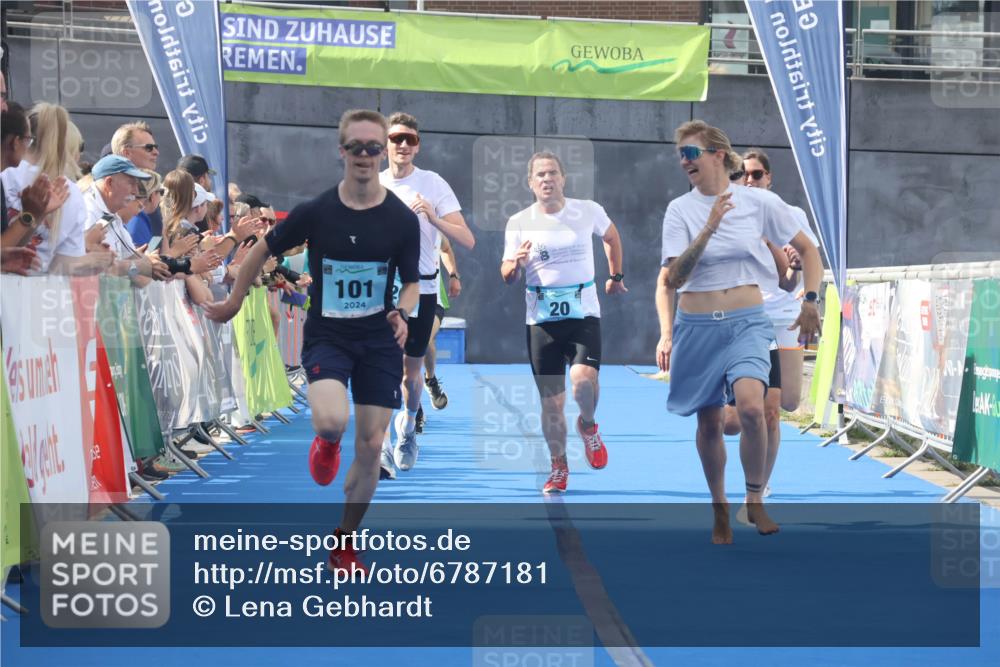 11.08.2024 - GEWOBA Citytriathlon Bremen Lena Gebhardt http://msf.ph/oto/6787181 11.08.2024 11:14:33 Ziel 20, 33, 101 meine-sportfotos.de