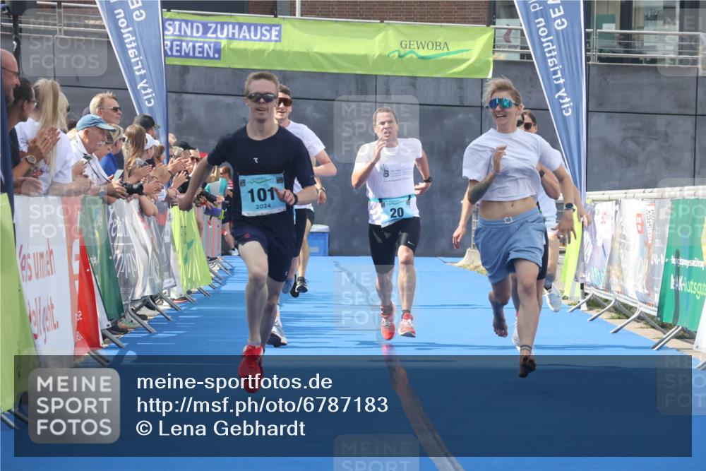 11.08.2024 - GEWOBA Citytriathlon Bremen Lena Gebhardt http://msf.ph/oto/6787183 11.08.2024 11:14:34 Ziel 20, 33, 101 meine-sportfotos.de