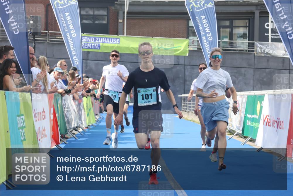 11.08.2024 - GEWOBA Citytriathlon Bremen Lena Gebhardt http://msf.ph/oto/6787186 11.08.2024 11:14:34 Ziel 20, 33, 101 meine-sportfotos.de