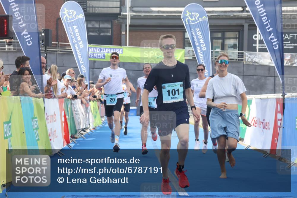 11.08.2024 - GEWOBA Citytriathlon Bremen Lena Gebhardt http://msf.ph/oto/6787191 11.08.2024 11:14:34 Ziel 20, 33, 101 meine-sportfotos.de