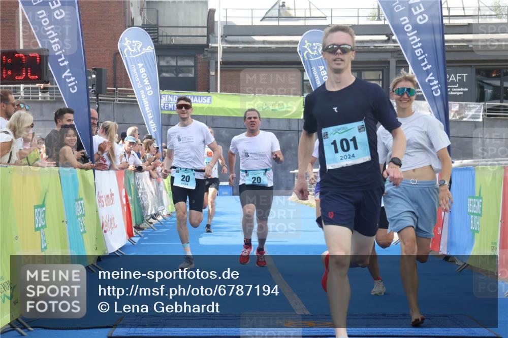 11.08.2024 - GEWOBA Citytriathlon Bremen Lena Gebhardt http://msf.ph/oto/6787194 11.08.2024 11:14:35 Ziel 20, 33, 101 meine-sportfotos.de