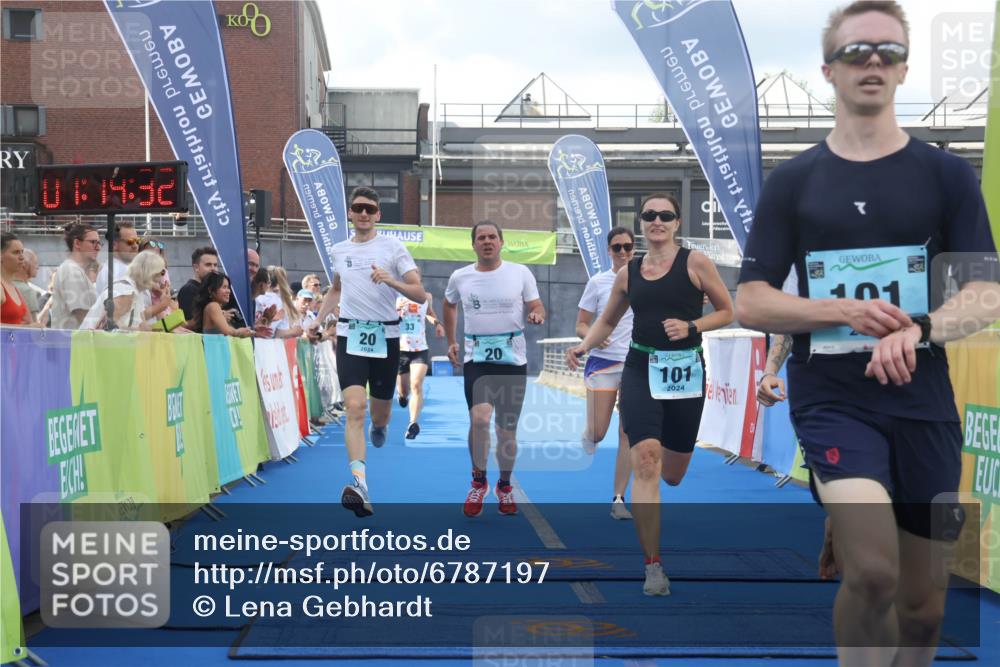 11.08.2024 - GEWOBA Citytriathlon Bremen Lena Gebhardt http://msf.ph/oto/6787197 11.08.2024 11:14:35 Ziel 20, 33, 101 meine-sportfotos.de