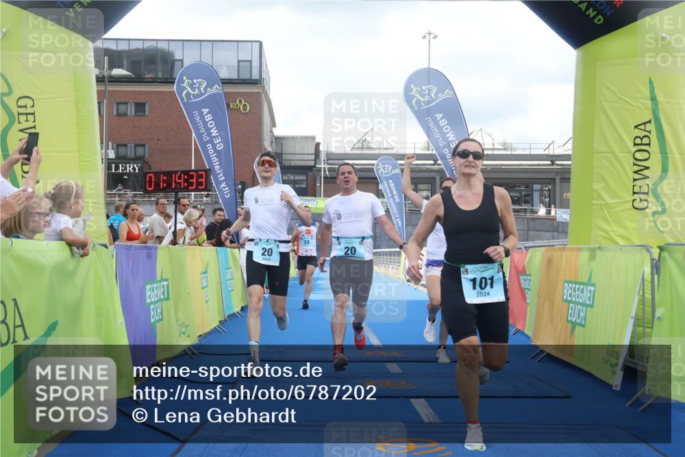 11.08.2024 - GEWOBA Citytriathlon Bremen Lena Gebhardt http://msf.ph/oto/6787202 11.08.2024 11:14:36 Ziel 20, 33, 101 meine-sportfotos.de