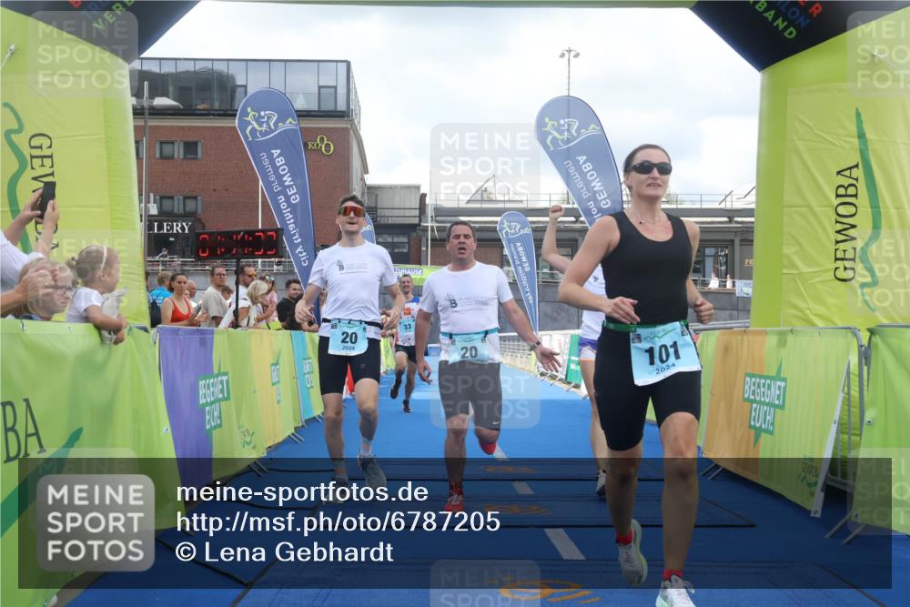 11.08.2024 - GEWOBA Citytriathlon Bremen Lena Gebhardt http://msf.ph/oto/6787205 11.08.2024 11:14:36 Ziel 20, 33, 101 meine-sportfotos.de
