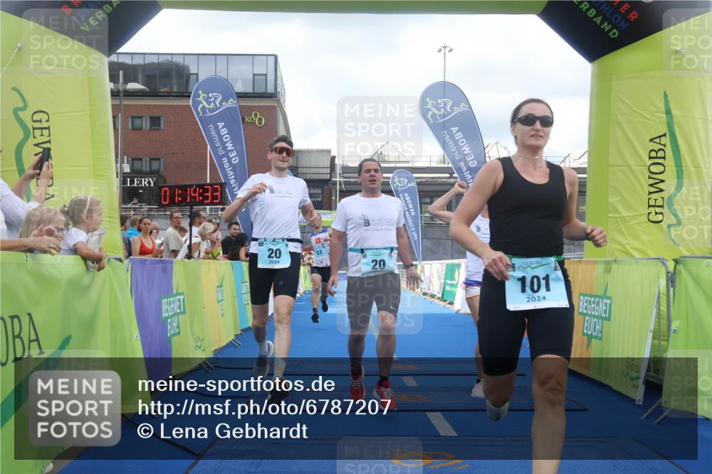 11.08.2024 - GEWOBA Citytriathlon Bremen Lena Gebhardt http://msf.ph/oto/6787207 11.08.2024 11:14:36 Ziel 20, 33, 101 meine-sportfotos.de