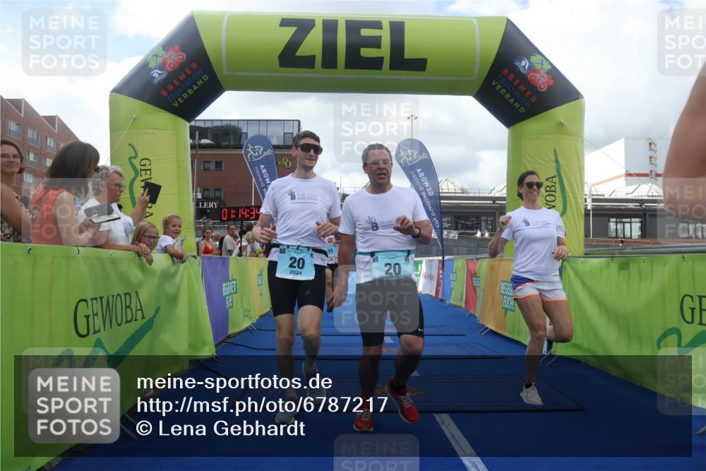 11.08.2024 - GEWOBA Citytriathlon Bremen Lena Gebhardt http://msf.ph/oto/6787217 11.08.2024 11:14:37 Ziel 20, 33, 101 meine-sportfotos.de