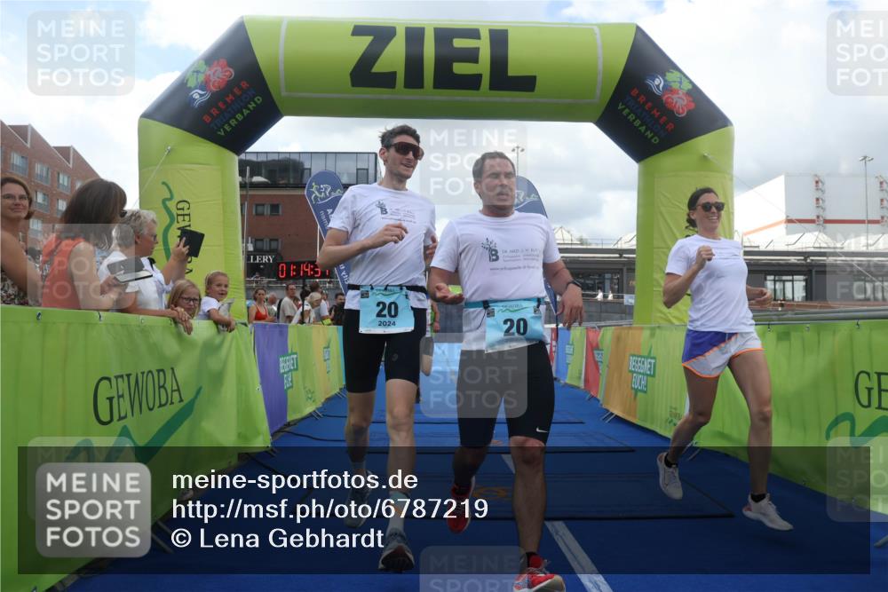 11.08.2024 - GEWOBA Citytriathlon Bremen Lena Gebhardt http://msf.ph/oto/6787219 11.08.2024 11:14:37 Ziel 20, 33, 101 meine-sportfotos.de