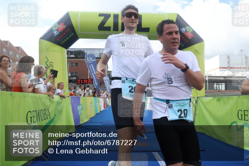 11.08.2024 - GEWOBA Citytriathlon Bremen Lena Gebhardt http://msf.ph/oto/6787227 11.08.2024 11:14:38 Ziel 20, 33, 101 meine-sportfotos.de