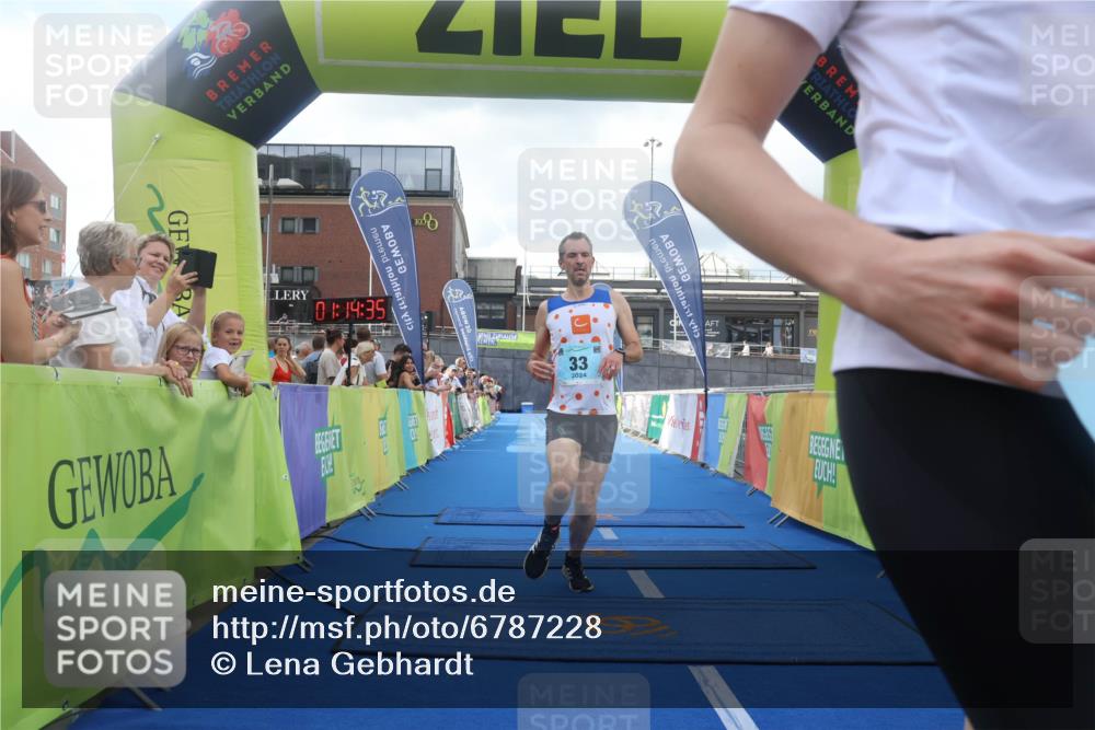 11.08.2024 - GEWOBA Citytriathlon Bremen Lena Gebhardt http://msf.ph/oto/6787228 11.08.2024 11:14:38 Ziel 20, 33, 101 meine-sportfotos.de