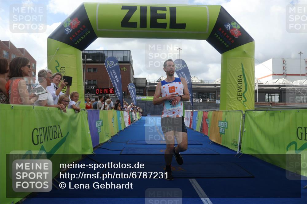 11.08.2024 - GEWOBA Citytriathlon Bremen Lena Gebhardt http://msf.ph/oto/6787231 11.08.2024 11:14:39 Ziel 20, 33, 101 meine-sportfotos.de