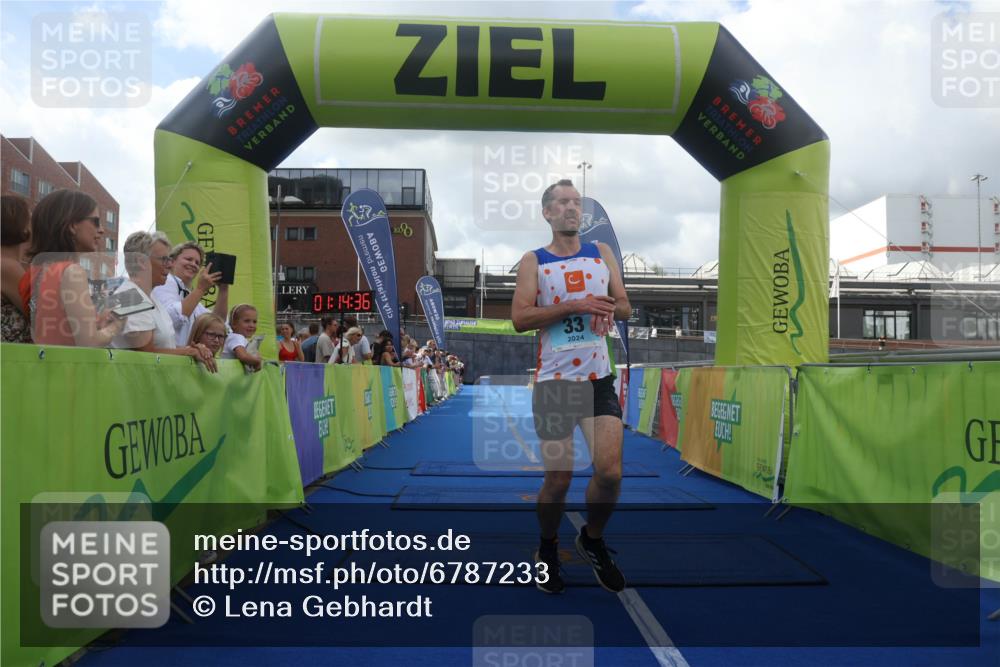 11.08.2024 - GEWOBA Citytriathlon Bremen Lena Gebhardt http://msf.ph/oto/6787233 11.08.2024 11:14:39 Ziel 20, 33, 101 meine-sportfotos.de
