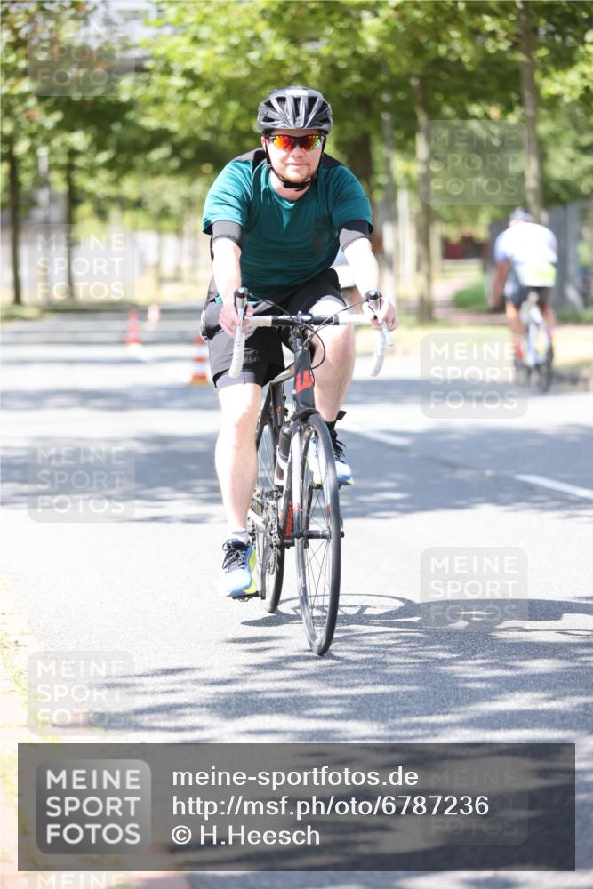 11.08.2024 - GEWOBA Citytriathlon Bremen H.Heesch http://msf.ph/oto/6787236 11.08.2024 13:12:49 Radfahren 281, 331, 346, 491 meine-sportfotos.de