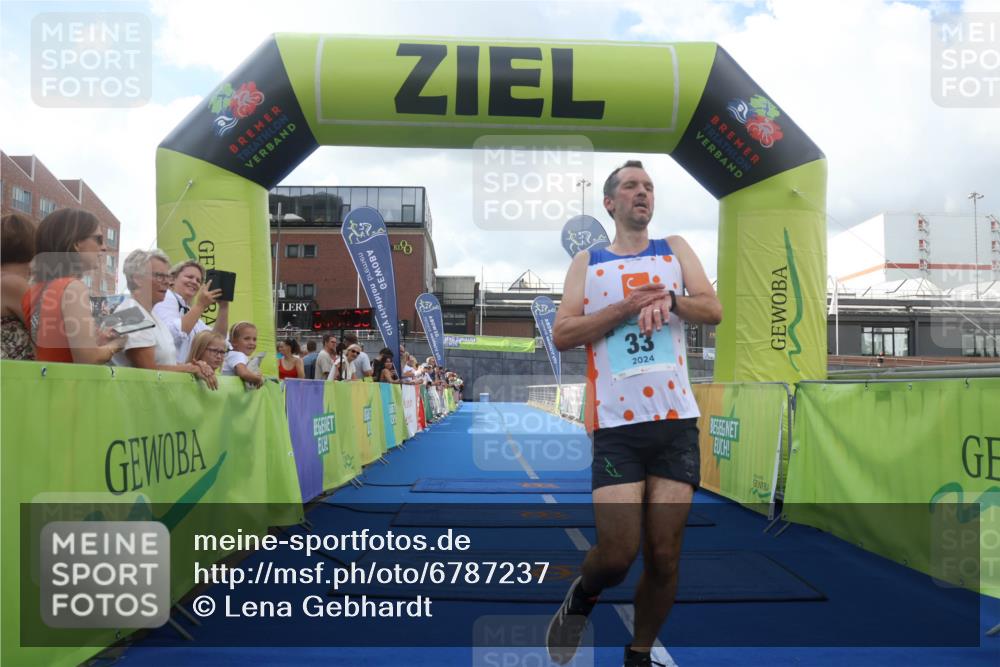 11.08.2024 - GEWOBA Citytriathlon Bremen Lena Gebhardt http://msf.ph/oto/6787237 11.08.2024 11:14:39 Ziel 20, 33, 101 meine-sportfotos.de