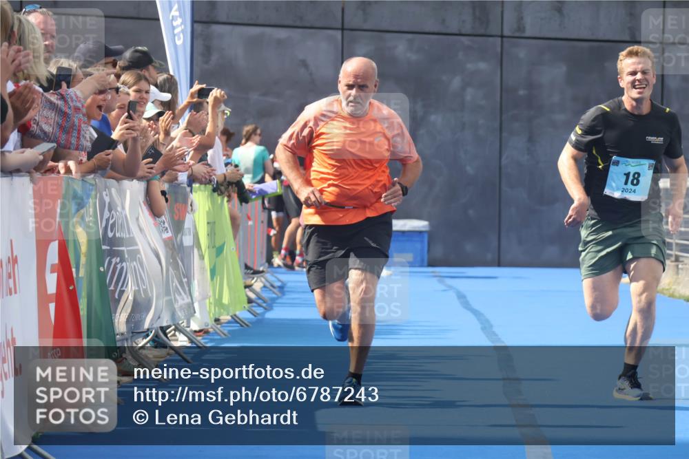 11.08.2024 - GEWOBA Citytriathlon Bremen Lena Gebhardt http://msf.ph/oto/6787243 11.08.2024 11:15:26 Ziel 18 meine-sportfotos.de