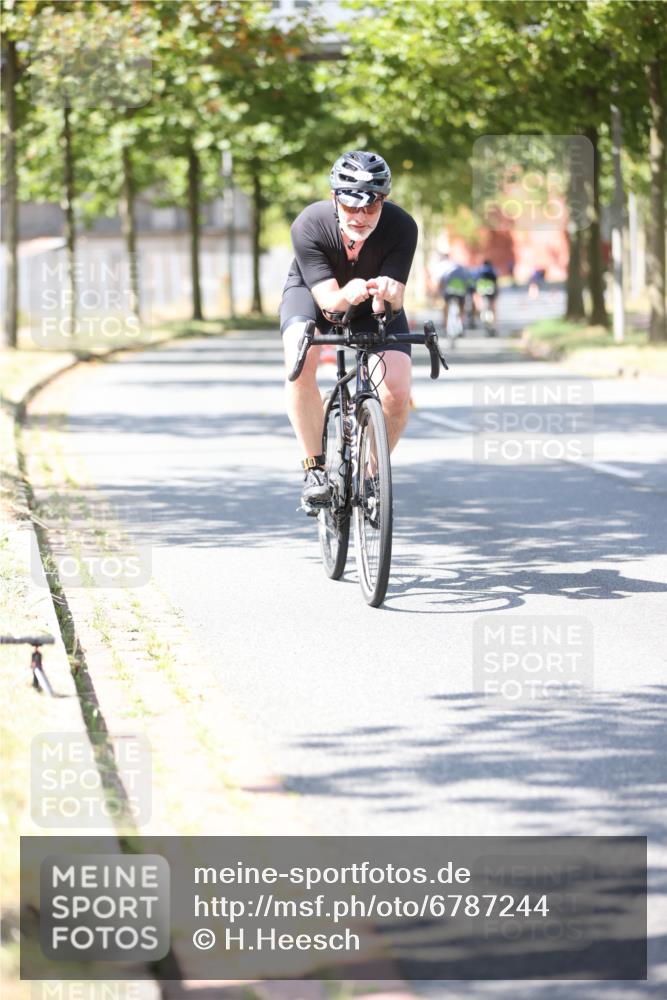 11.08.2024 - GEWOBA Citytriathlon Bremen H.Heesch http://msf.ph/oto/6787244 11.08.2024 13:12:53 Radfahren 281, 331, 346, 448, 457, 491 meine-sportfotos.de