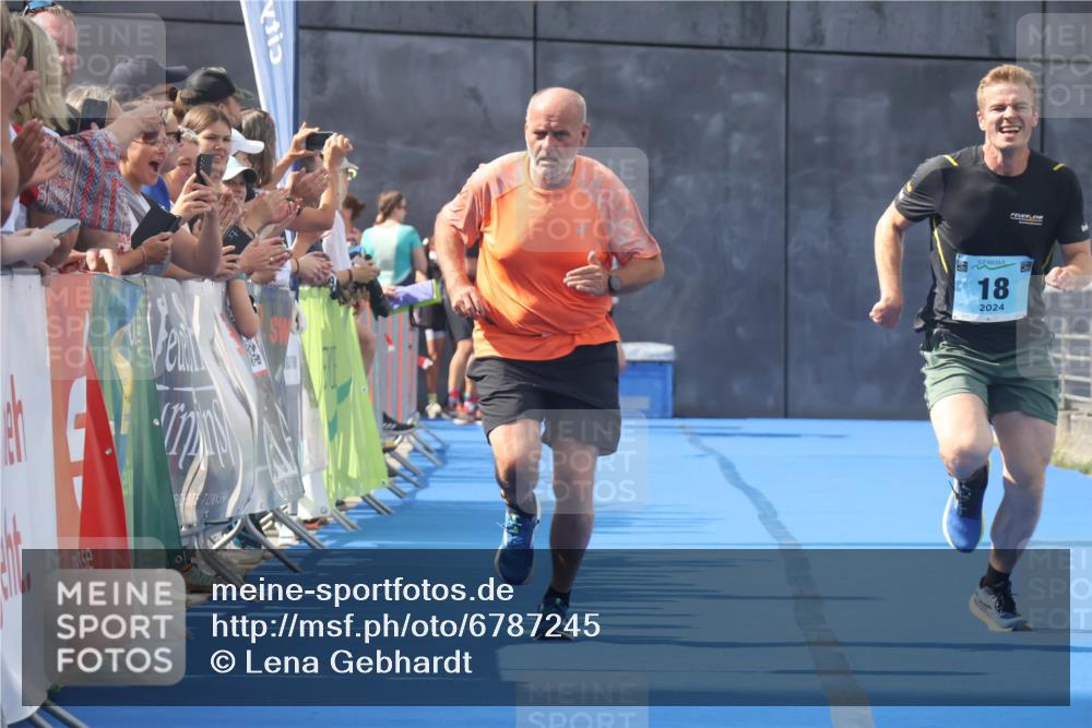 11.08.2024 - GEWOBA Citytriathlon Bremen Lena Gebhardt http://msf.ph/oto/6787245 11.08.2024 11:15:26 Ziel 18 meine-sportfotos.de