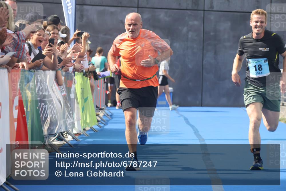 11.08.2024 - GEWOBA Citytriathlon Bremen Lena Gebhardt http://msf.ph/oto/6787247 11.08.2024 11:15:26 Ziel 18 meine-sportfotos.de