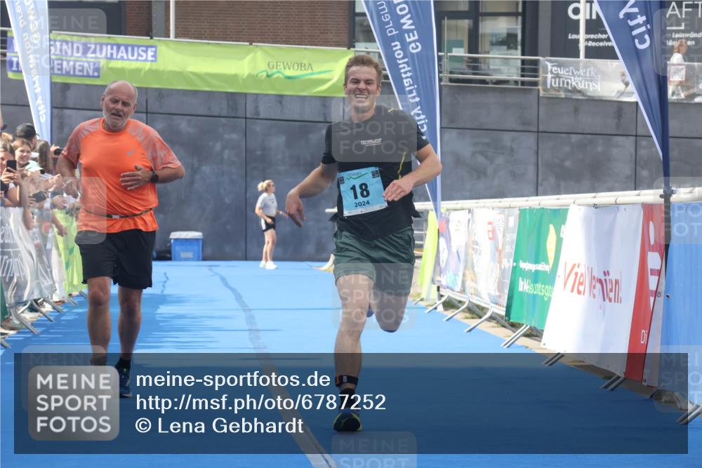 11.08.2024 - GEWOBA Citytriathlon Bremen Lena Gebhardt http://msf.ph/oto/6787252 11.08.2024 11:15:28 Ziel 18 meine-sportfotos.de