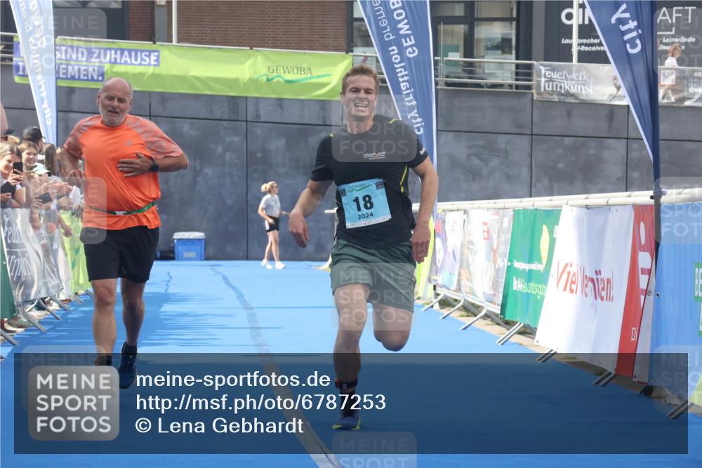11.08.2024 - GEWOBA Citytriathlon Bremen Lena Gebhardt http://msf.ph/oto/6787253 11.08.2024 11:15:28 Ziel 18 meine-sportfotos.de