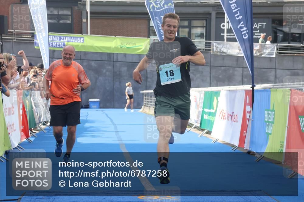 11.08.2024 - GEWOBA Citytriathlon Bremen Lena Gebhardt http://msf.ph/oto/6787258 11.08.2024 11:15:28 Ziel 18 meine-sportfotos.de