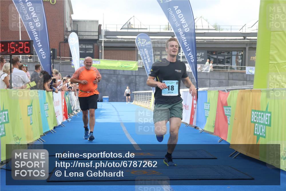 11.08.2024 - GEWOBA Citytriathlon Bremen Lena Gebhardt http://msf.ph/oto/6787262 11.08.2024 11:15:29 Ziel 18 meine-sportfotos.de