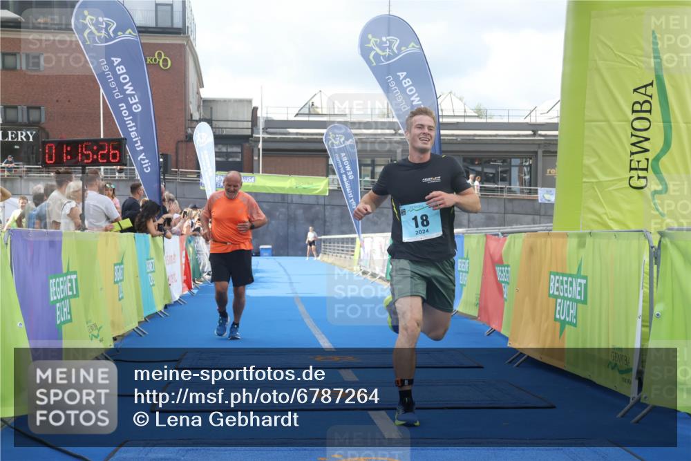11.08.2024 - GEWOBA Citytriathlon Bremen Lena Gebhardt http://msf.ph/oto/6787264 11.08.2024 11:15:29 Ziel 18 meine-sportfotos.de