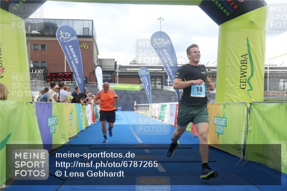 11.08.2024 - GEWOBA Citytriathlon Bremen Lena Gebhardt http://msf.ph/oto/6787265 11.08.2024 11:15:29 Ziel 18 meine-sportfotos.de
