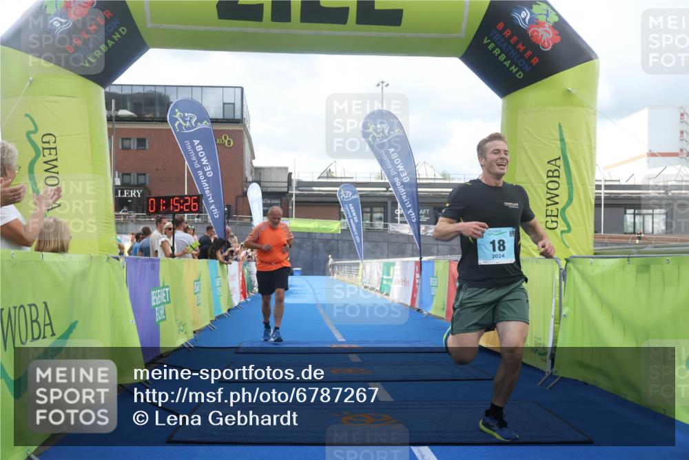 11.08.2024 - GEWOBA Citytriathlon Bremen Lena Gebhardt http://msf.ph/oto/6787267 11.08.2024 11:15:30 Ziel 18 meine-sportfotos.de