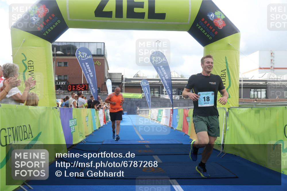 11.08.2024 - GEWOBA Citytriathlon Bremen Lena Gebhardt http://msf.ph/oto/6787268 11.08.2024 11:15:30 Ziel 18 meine-sportfotos.de