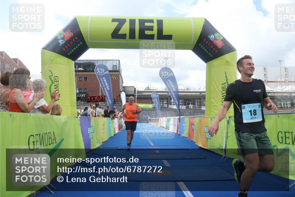 11.08.2024 - GEWOBA Citytriathlon Bremen Lena Gebhardt http://msf.ph/oto/6787272 11.08.2024 11:15:30 Ziel 18 meine-sportfotos.de