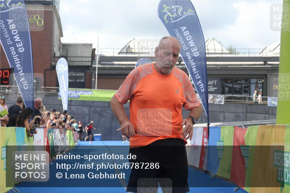 11.08.2024 - GEWOBA Citytriathlon Bremen Lena Gebhardt http://msf.ph/oto/6787286 11.08.2024 11:15:31 Ziel 18, 114 meine-sportfotos.de