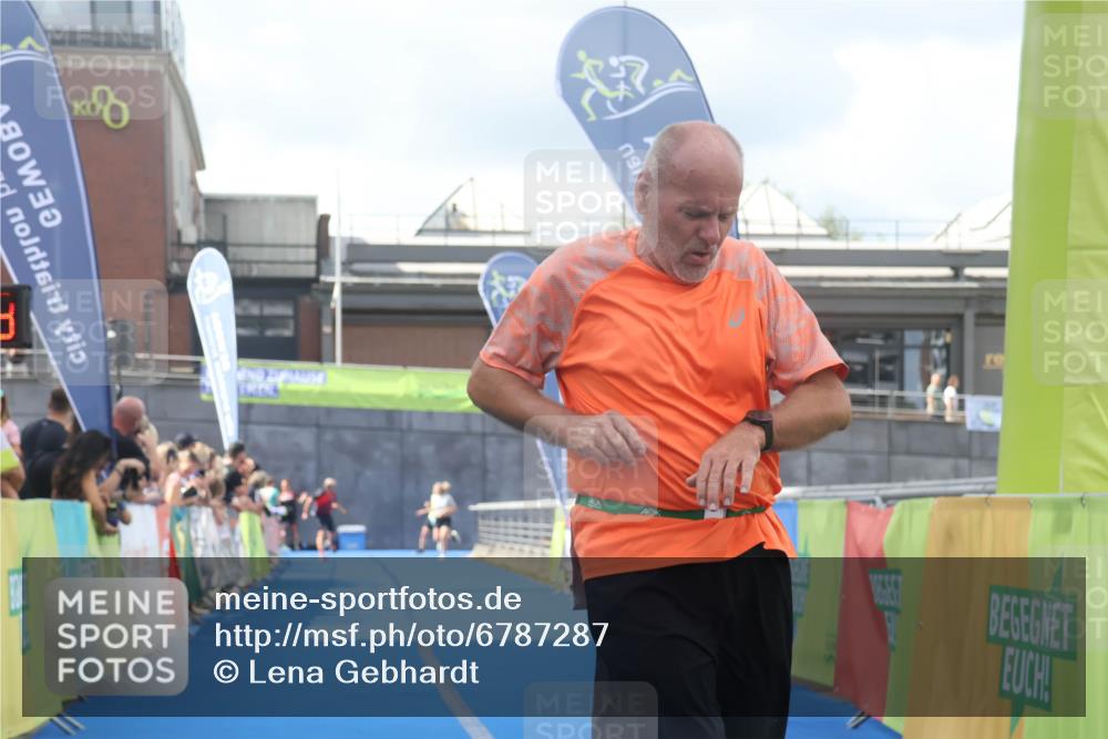 11.08.2024 - GEWOBA Citytriathlon Bremen Lena Gebhardt http://msf.ph/oto/6787287 11.08.2024 11:15:32 Ziel 18, 114 meine-sportfotos.de
