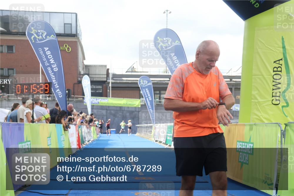 11.08.2024 - GEWOBA Citytriathlon Bremen Lena Gebhardt http://msf.ph/oto/6787289 11.08.2024 11:15:32 Ziel 18, 114 meine-sportfotos.de