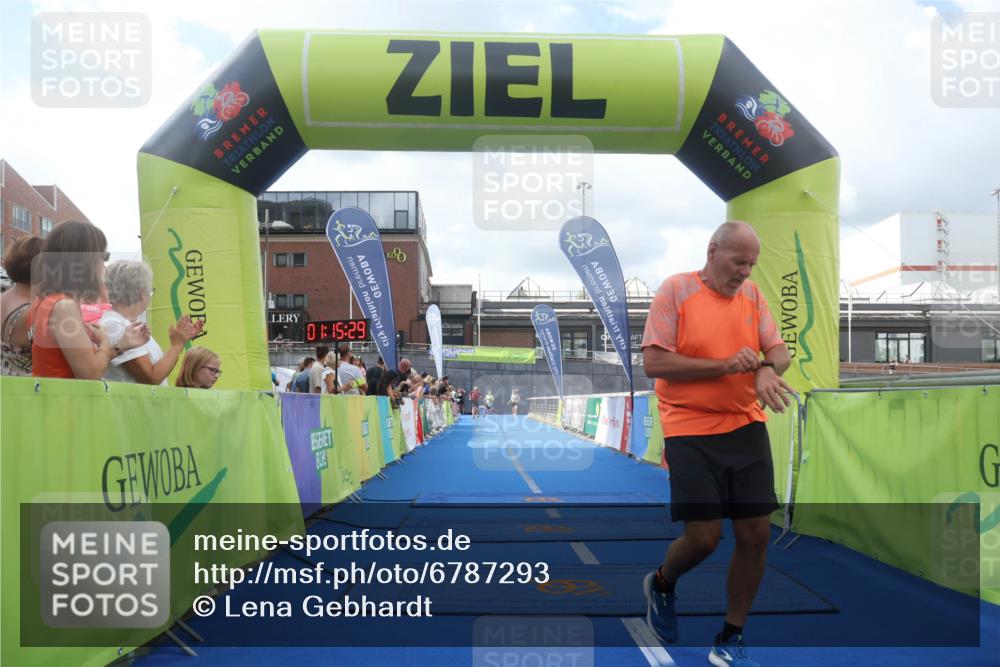 11.08.2024 - GEWOBA Citytriathlon Bremen Lena Gebhardt http://msf.ph/oto/6787293 11.08.2024 11:15:32 Ziel 18, 114 meine-sportfotos.de