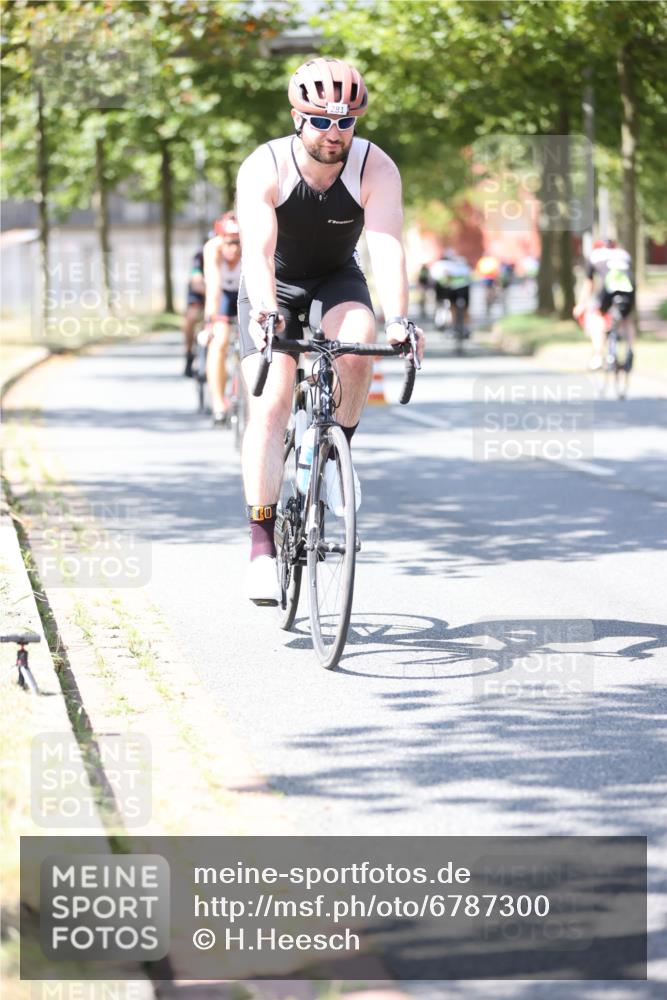 11.08.2024 - GEWOBA Citytriathlon Bremen H.Heesch http://msf.ph/oto/6787300 11.08.2024 13:13:01 Radfahren 281, 422, 448, 457, 491 meine-sportfotos.de