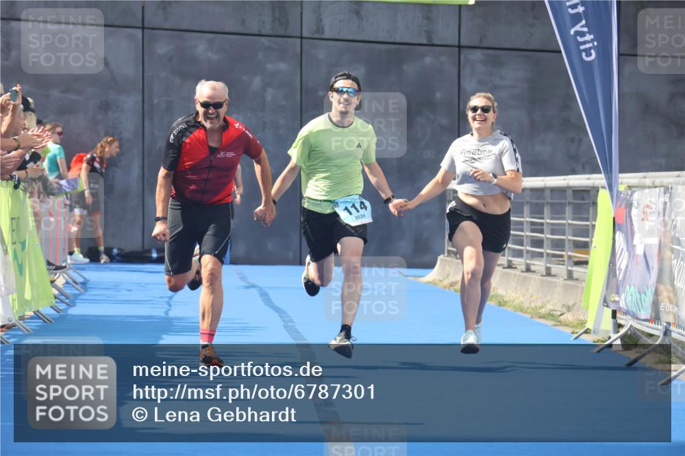 11.08.2024 - GEWOBA Citytriathlon Bremen Lena Gebhardt http://msf.ph/oto/6787301 11.08.2024 11:15:37 Ziel 18, 87, 114 meine-sportfotos.de