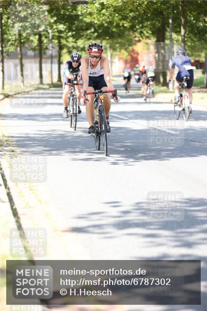 11.08.2024 - GEWOBA Citytriathlon Bremen H.Heesch http://msf.ph/oto/6787302 11.08.2024 13:13:02 Radfahren 281, 422, 448, 457, 491 meine-sportfotos.de