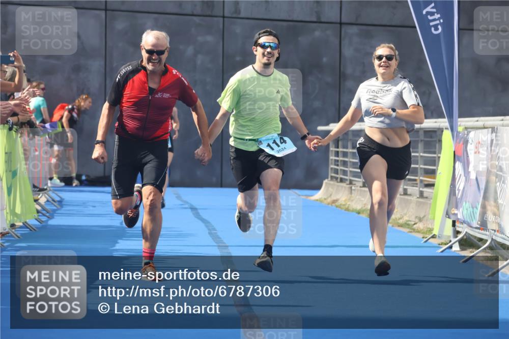 11.08.2024 - GEWOBA Citytriathlon Bremen Lena Gebhardt http://msf.ph/oto/6787306 11.08.2024 11:15:38 Ziel 87, 114 meine-sportfotos.de