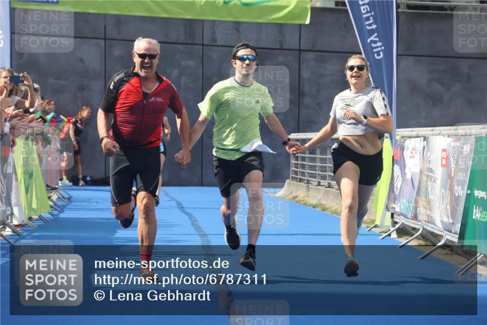 11.08.2024 - GEWOBA Citytriathlon Bremen Lena Gebhardt http://msf.ph/oto/6787311 11.08.2024 11:15:39 Ziel 87, 114 meine-sportfotos.de