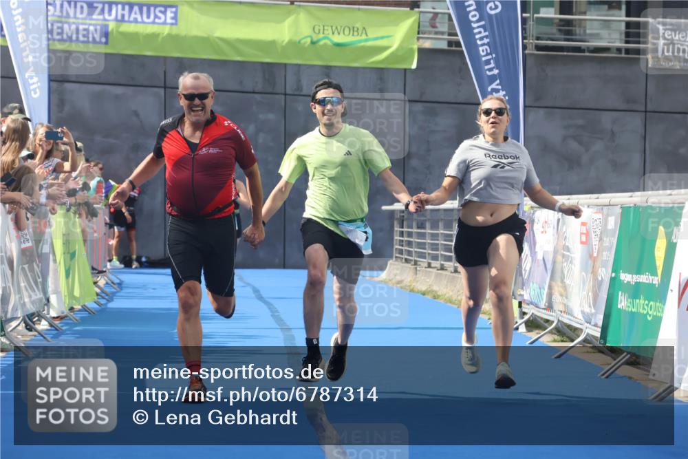 11.08.2024 - GEWOBA Citytriathlon Bremen Lena Gebhardt http://msf.ph/oto/6787314 11.08.2024 11:15:39 Ziel 87, 114 meine-sportfotos.de