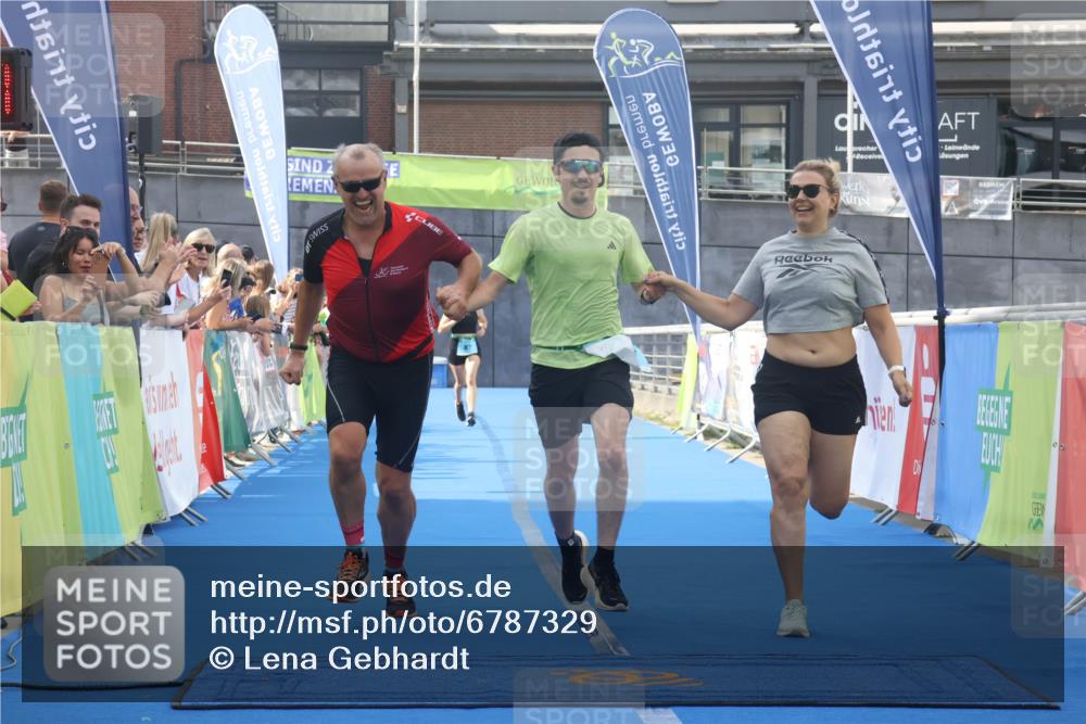 11.08.2024 - GEWOBA Citytriathlon Bremen Lena Gebhardt http://msf.ph/oto/6787329 11.08.2024 11:15:41 Ziel 87, 114 meine-sportfotos.de