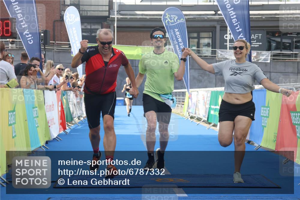 11.08.2024 - GEWOBA Citytriathlon Bremen Lena Gebhardt http://msf.ph/oto/6787332 11.08.2024 11:15:41 Ziel 87, 114 meine-sportfotos.de