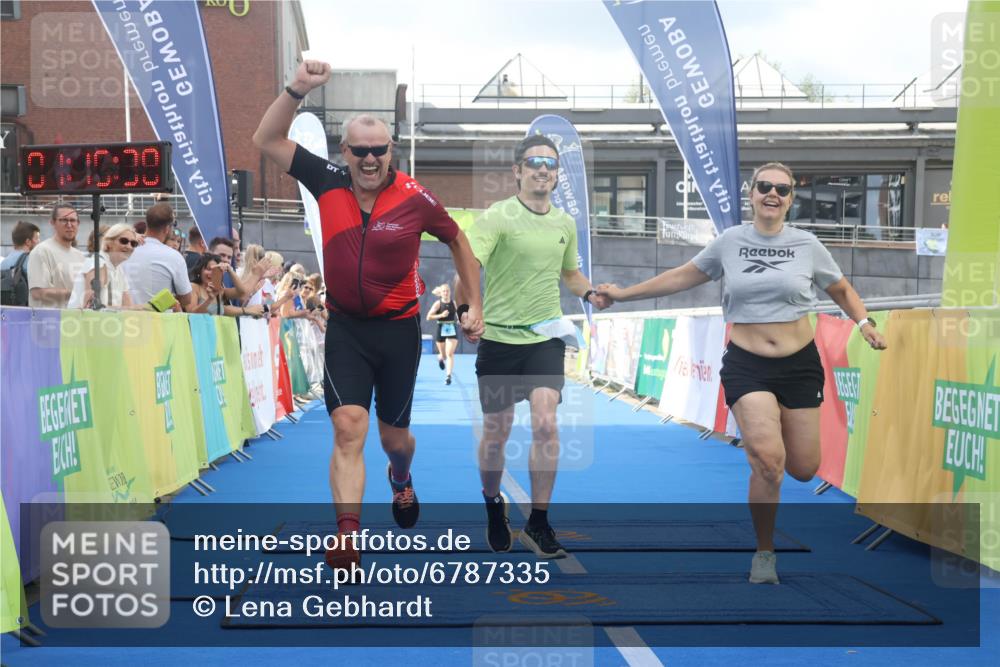 11.08.2024 - GEWOBA Citytriathlon Bremen Lena Gebhardt http://msf.ph/oto/6787335 11.08.2024 11:15:41 Ziel 87, 114 meine-sportfotos.de