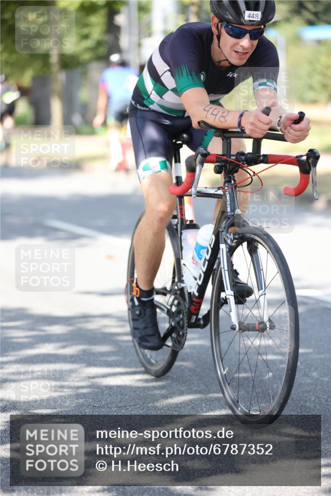 11.08.2024 - GEWOBA Citytriathlon Bremen H.Heesch http://msf.ph/oto/6787352 11.08.2024 13:13:03 Radfahren 281, 422, 448, 457, 491 meine-sportfotos.de