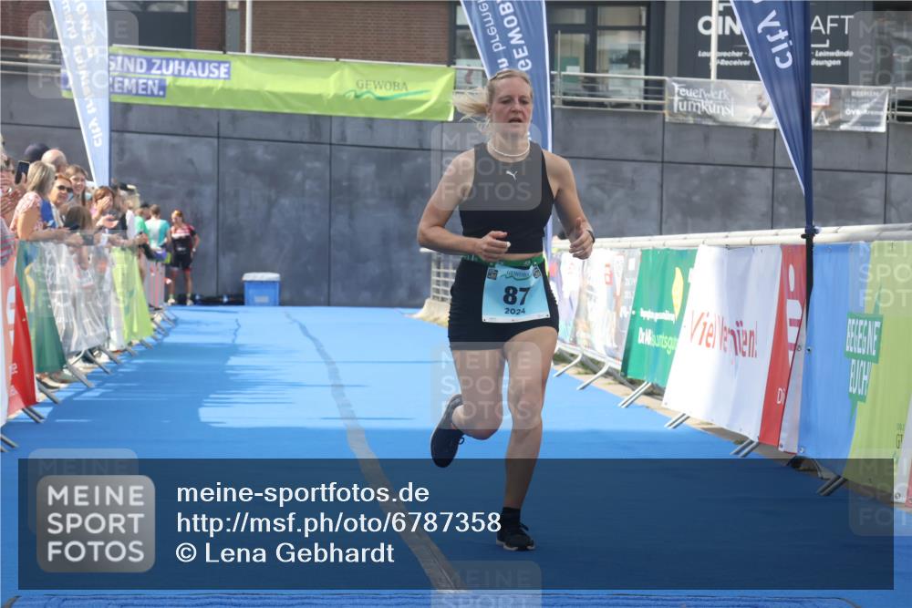 11.08.2024 - GEWOBA Citytriathlon Bremen Lena Gebhardt http://msf.ph/oto/6787358 11.08.2024 11:15:46 Ziel 87, 114 meine-sportfotos.de